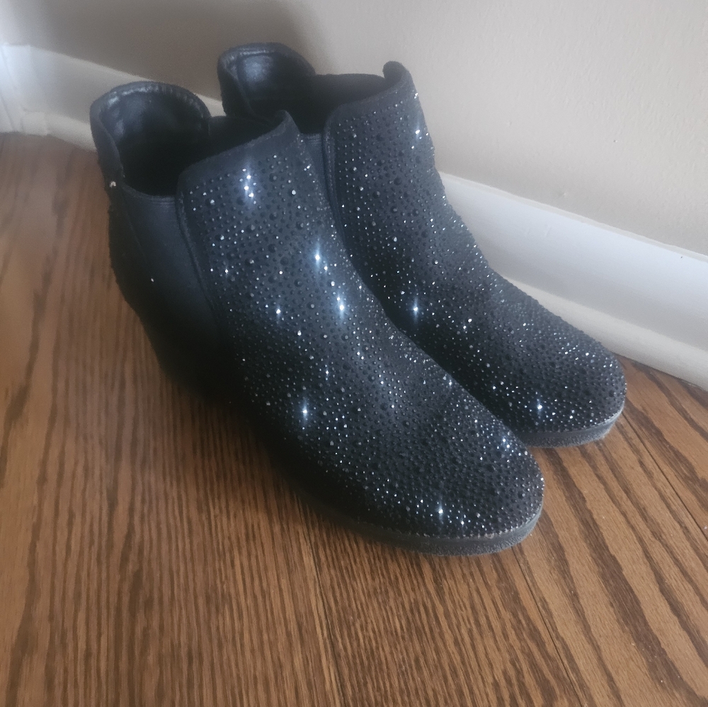 Black Bling Slip On Bootie W/chunkie Heel